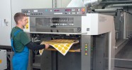 УФ-печать пластиковых карт на Komori Lithrone S29